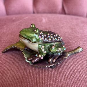 🐸 Jeweled Frog Trinket Box | Enamel Rhinestone Jewelry Holder | Hinged Magnetic